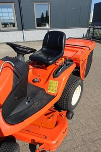 Tracteur de jardin robuste d'occasion Kubota GR2120, moteur diesel 190cc, transmission hydrostatique, direction par glissement, 2 temps, fonction de tonte sur 4 mètres - Product Image 3