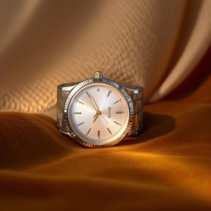 RELOJ DE PULSERA COLLECTION de Lujo para Mujer, Modelo MTP 1302PSG 7AV, Esfera Plateada y Dorada, 43 mm, Movimiento de Cuarzo, Resistente al Agua, Caja de Latón, 5 bar - Product Image 3