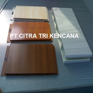 BARANDILLA WPC PINEWOODCHIPS MATERIAL para HACER PVC WPC PISO MATERIAL DE CONSTRUCCIÓN PARED TECHO PVC TABLERO DECKING Chiang Mai Tailandia - Product Image 3