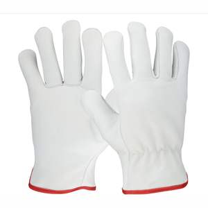 Elegantes guantes de conducción de lujo para hombres, con excelente agarre, corte transpirable y aspecto atemporal inspirado en el automóvil - Product Image 4