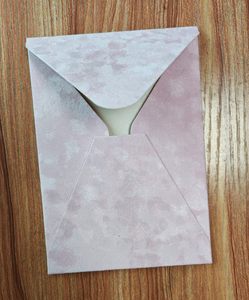 Blush Rose Argent Feuille Logo <span class=keywords><strong>Couronne</strong></span> A7 Enveloppes <span class=keywords><strong>De</strong></span> Velours Verticales pour Invitations <span class=keywords><strong>De</strong></span> Mariage 5x7 Enveloppes <span class=keywords><strong>De</strong></span> Quinceanera En Velours Bourgogne - Product Image 3