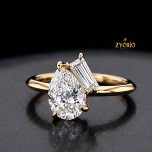 Anillo de Compromiso Solitario con Diamante Cultivado en Laboratorio, Corte Pera, Oro de 14K, con Acento de Baguette, Anillo de Lujo - Product Image 3