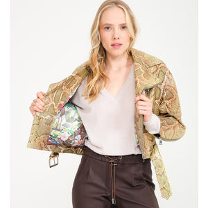 Veste de motard en cuir Python pour femme, veste en cuir à imprimé Python en peau de vache - Product Image 4