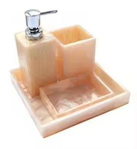 Juego de baño de resina de 4 piezas elegante más vendido 100% accesorios modernos hechos a mano para un espacio elegante al mejor precio de la India - Product Image 1