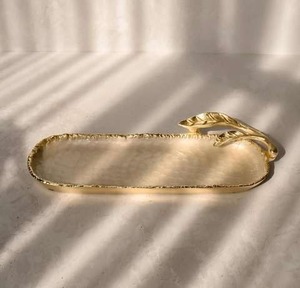 Bandeja de metal elegante con acabado recubierto de esmalte Plato de postres y chocolates de estilo antiguo con acabado dorado para Ramadán - Product Image 3