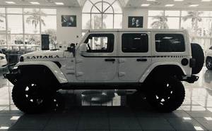 Jeep Wrangler Sahara Sport 4x4 2018 Usado, Luz Interior Izquierda, SUV con Tracción en las Cuatro Ruedas, Motor Turbo de 8L, Cuero, ACC, R19, Panorámico, Aleación de Aluminio - Product Image 3