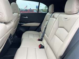 Cadillac XT4 Premium Luxury FWD 2024, Vehículo Eléctrico con Autonomía de 501-600 km, Potencia de 250-300 kW, Torque de 300-400 Nm, Batería de 30 kWh - Product Image 5