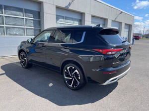 Mitsubishi Outlander SEL 2024 Usado en Excelentes Condiciones - Product Image 2