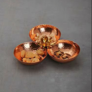 Auténtico cuenco de cobre para servir con estilo indio clásico que hace que cada comida sea especial y tradicional en casa - Product Image 1