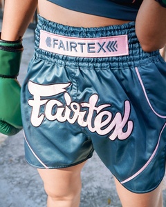 Shorts de boxe Muay Thai respirants, légers, en satin, pour hommes, pour entraînement de kickboxing et de gym. - Product Image 1