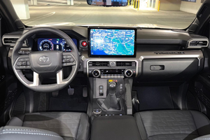 TRD Off-Road Double Cab 4x4 d'occasion en excellent état - Product Image 4