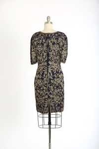 ชุดราตรีคอกเทลสำหรับผู้หญิงชุดเดรสทรงตรงยาวปักไข่มุกประดับด้วยลูกปัดตาข่ายโพลีระบายอากาศ - Product Image 4