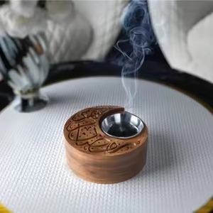 Porte-encens en bois élégant avec un design de calligraphie arabe complexe et un effet de fumée pour l'aromathérapie et la décoration de la maison - Product Image 1