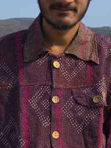 Chemise décontractée pour homme en coton tricoté 100% à manches longues, coupe ample, motif floral, style hip-hop, grande taille, collection hiver, fabriquée à la main par Kantha VIRATRA IMPEX - Product Image 3