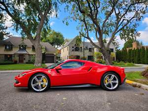 Ferrari 296 GTS rouge 2023, faible kilométrage, 818 ch, V6 biturbo hybride, freins en carbone céramique - Product Image 3