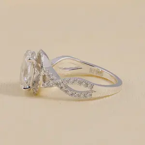Anillo de Compromiso con Halo de Diamantes Cultivados en Laboratorio, Corte Ovalado de 1.0-3.5 Quilates con Banda Trenzada, Colección de Anillos de Diamantes Elegantes - Product Image 1