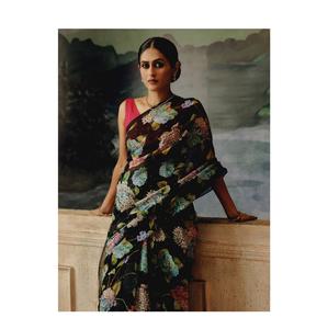 Sari con estampado floral de seda de Chinon suave de aspecto brillante de la mejor calidad para mujer, Sari de fiesta disponible para la venta desde la India - Product Image 1