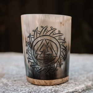 Juego de vasos de chupito de cuerno decorativo para exhibición Gafas de chupito de cuerno elegantes para decoración del hogar y experiencias de bebida de Artisan Craft - Product Image 1