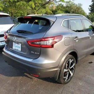 Nissan Rogue Sport SL 2022 d'occasion, conduite à gauche, intérieur foncé, sièges en cuir, traction avant, pneus R17 - Product Image 1