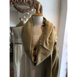 Écharpe en soie vintage PEACE pour filles, motif pistache, design numérique élégant, longue en satin polyester et mousseline, 100% soie, carrée, collection printemps - Product Image 1