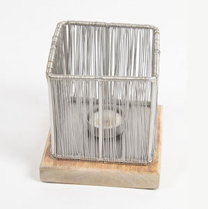 Top créatif en fil de fer enduit d'argent en forme de bougie carrée et porte-lampe à thé dernier décor à la maison pour le bureau en métal - Product Image 1