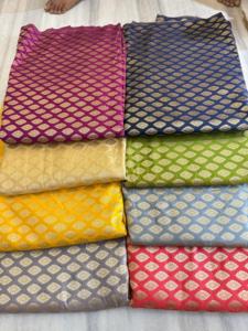 Tela de algodón brocado Jacquard de lujo, satén tejido intrincado con motivos florales tradicionales impresos para vestidos de saris Sherwanis - Product Image 2