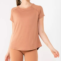 Fournisseur en ligne Nouveau T-shirt décontracté pour femme à manches courtes, longueur classique, style hip-hop, col rond, avec logo sur le devant