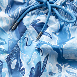 Shorts de bain pour hommes personnalisés OEM, séchage rapide, confortables, élégants, motif uni, logo frontal, glands, cordon de serrage de haute qualité - Product Image 3