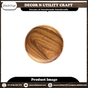 Assiettes à pizza multifonctionnelles de forme irrégulière en bois d'acacia naturel fait main, design contemporain et respectueux de l'environnement, en vente au meilleur prix - Product Image 2