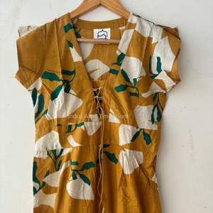 Hermoso vestido estampado de bloque de algodón floral amarillo vestido para ropa informal vestido estampado de bloque de mano - Product Image 3