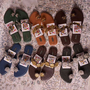 Kolhapuris pour femmes, fabriqués à la main, tendance mode, imprimés, antidérapants, dessus en cuir naturel, semelle souple et colorée - Product Image 6