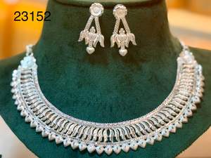 Ensemble de bijoux de mariée 4 pièces : collier statement en filigrane complexe en forme de larme, boucles d'oreilles pendantes assorties, bague statement marquise 63063 - Product Image 2