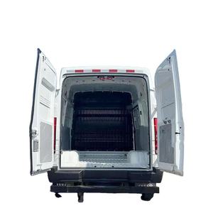 Furgoneta de Carga Pequeña con Motor Diésel Turbo de 2.5 T, Eficiente en Consumo de Combustible, Techo Bajo, 4 Asientos, Techo Panorámico, Asientos de Cuero, Automática - Product Image 4