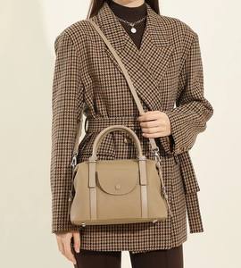 Bolso de cuero de moda minimalista para mujer de alta calidad, bolso cruzado elegante con logotipo OEM de piel de vaca al por mayor para niñas, Correa extraíble - Product Image 6