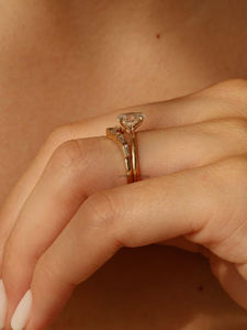 Anillo de boda de moissanita con corte de Baguette de 0,36 quilates en oro amarillo de 18K, diseño curvo, anillo apilable de media eternidad, joyería de aniversario - Product Image 6