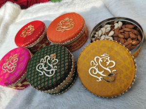 กล่องเหล็กตกแต่งลายพระพิฆเนศสีสันสดใสสำหรับแขกงานแต่งงานของขวัญปาร์ตี้คืนของขวัญเทศกาล - Product Image 4