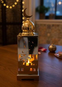 โคมไฟพระจันทร์เสี้ยวสไตล์โมร็อกโก ดีไซน์หรูหรา พร้อมลวดลายดาว แสงเทียนนุ่มนวล เหมาะสำหรับตกแต่งโต๊ะในเทศกาล และเป็นของขวัญที่ใส่ใจ - Product Image 2