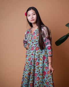 Vestido Bliss Floral Estampado a Mano, Vestido Boho de Algodón hasta la Pantorrilla, Azul y Rosa, Ropa Casual para Ocasiones - Product Image 2