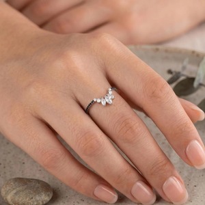 Bague Courbe Romantique en Or Massif 14K avec Diamant Noir de Laboratoire Taille Marquise 0,63 Carat E-F VS, Sertie à Griffes, Cadeau de Mariage - Product Image 4