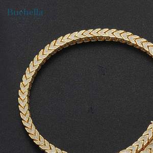 Venta caliente 925 Plata 14K Oro 6mm Moissanite Diamante Cadena en forma de V de 4 lados para hombres Collares Premium - Product Image 4