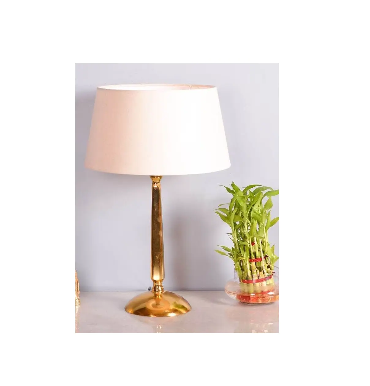 Progettazione moderna lampada in ottone studio stoviglie lampada da scrivania prezzi accessorio regalo in metallo lampada e base in ottone oro lucido