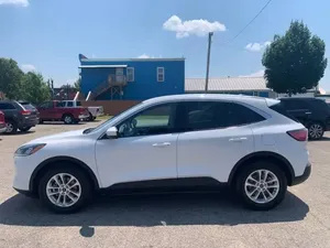 Ford Escape 2020 en parfait état - Product Image 2