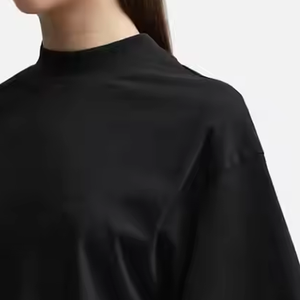 Top elegante de manga corta con camisetas recortadas para mujer OEM para uso informal y activo - Product Image 5