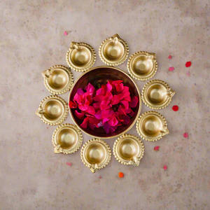 Urli de iluminación atemporal con Diya de metal para espacios espirituales de resplandor festivo y celebraciones para Diwali - Product Image 1