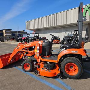 Tractor utilitario Kubota con construcción resistente y características avanzadas diseñado para trabajos agrícolas multiusos - Product Image 3
