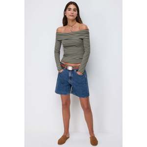 เสื้อเบลาส์ลายทางรัดรูปเปิดไหล่ - Product Image 4