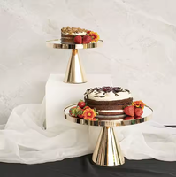 Support de décoration de gâteau en métal à 3 niveaux en acier inoxydable Prix de gros Support de gâteau doré pour fêtes et événements par Decor impex