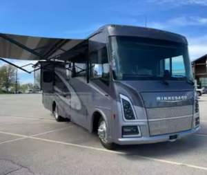 Autocaravana Usada Clase A Sunstar 33K para Acampar - Product Image 2