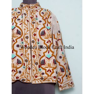 Chaqueta Acolchada Bordada Suzani Hecha a Mano, Prenda Exterior Étnica Vintage de Terciopelo, Ropa de Invierno para Mujer, Estilo Boho, Venta al por Mayor - Product Image 3