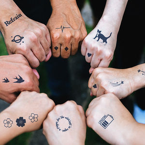 Conception mignonne bleu noir Gardenia Inkbox autocollants de tatouage temporaire mode transfert d'eau tatouage à base de plantes pour les femmes - Product Image 1